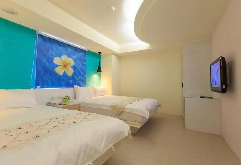 Bed in Shared Room with Shared Bathroom, Travel Young