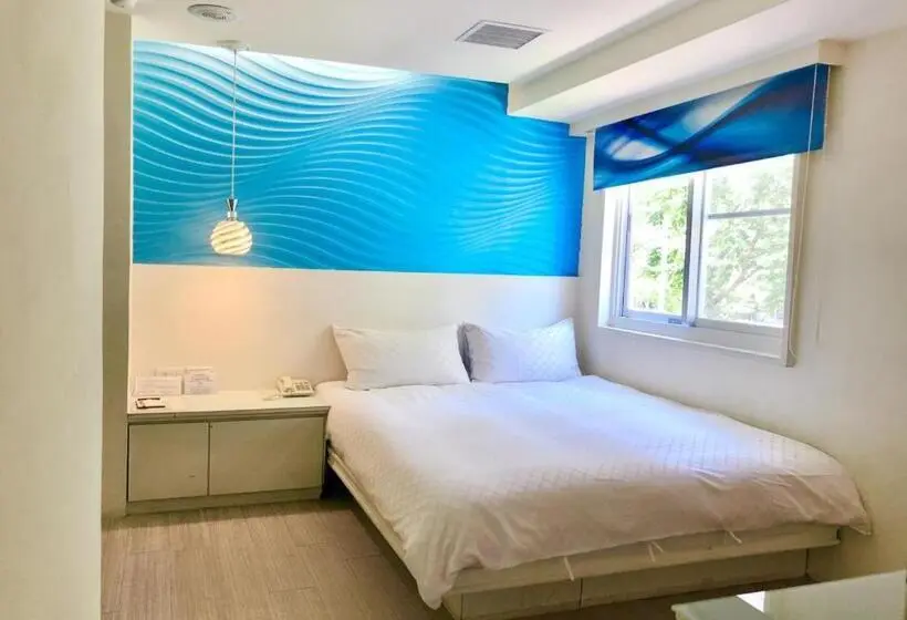 اتاق اکونومی, Travel Young