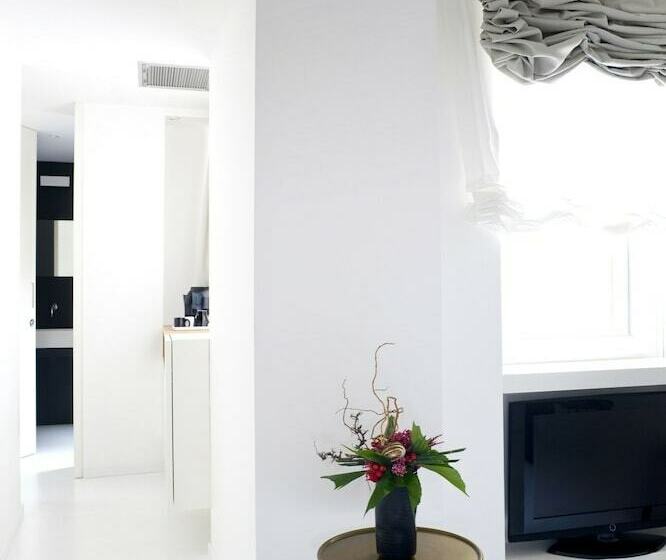 سوییت لوکس, Sora Luxury Inn