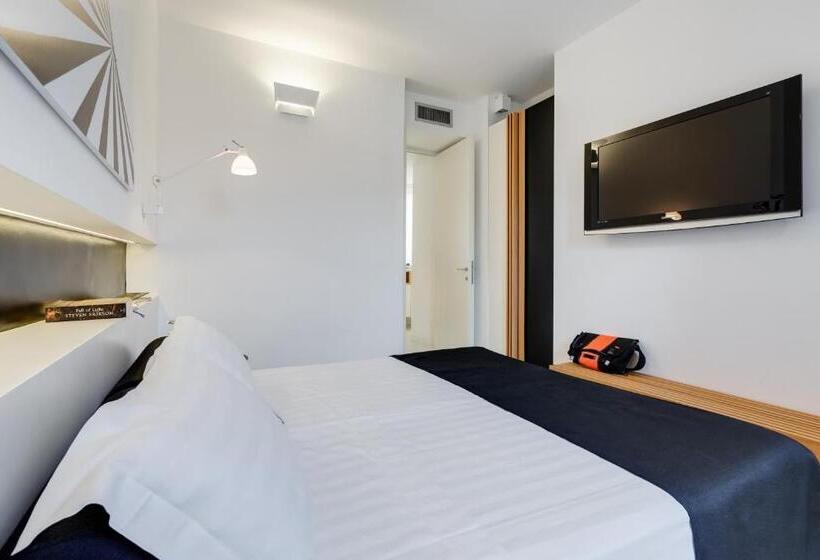 סוויטה דלוקס, Sora Luxury Inn