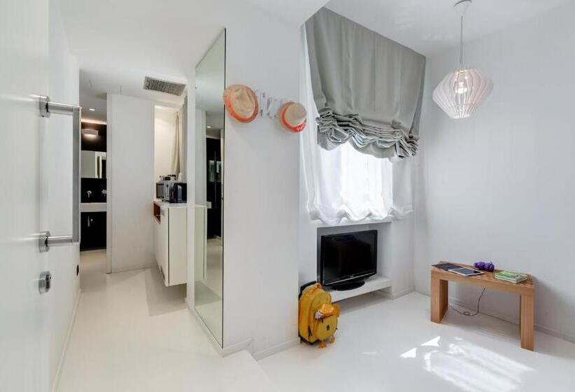 سوییت لوکس, Sora Luxury Inn