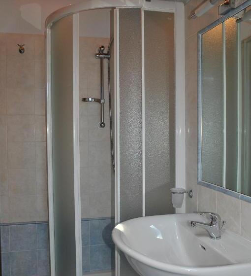 اتاق استاندارد سه نفره, Affittacamere Les Noyers