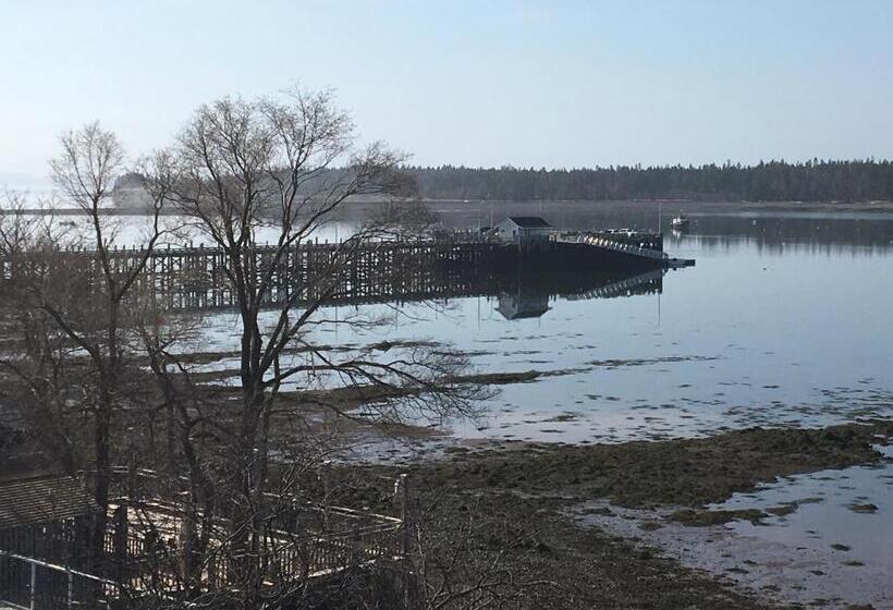 جناح جونيور, Treadwell Inn