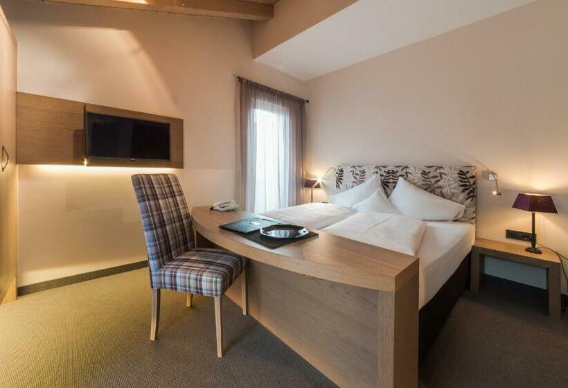 Номер Стандарт с Балконом, Boutiquehotel Minigolf