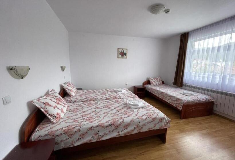 带阳台的三人标准间, Family Hotel Panorama