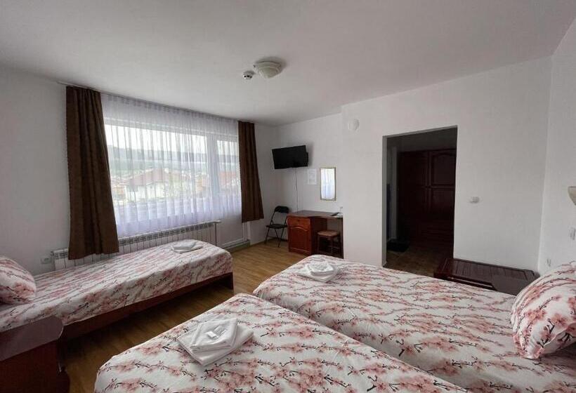 Трехместный Номер Стандарт с Балконом, Family Hotel Panorama