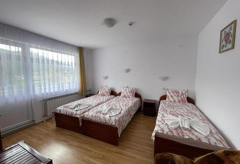 带阳台的三人标准间, Family Hotel Panorama