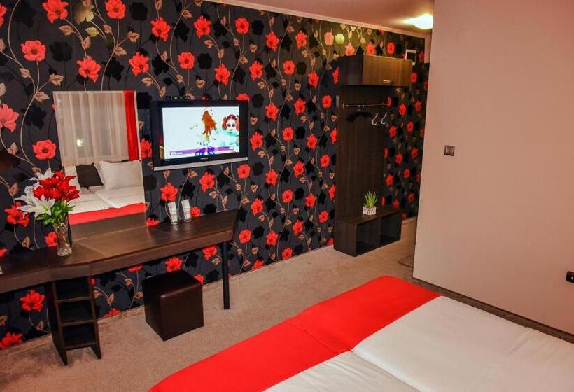 Номер Стандарт с Балконом, Central Guest Rooms