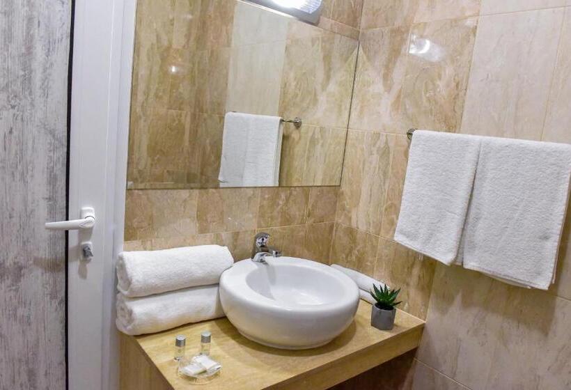 バルコニー付きスタンダードルーム, Central Guest Rooms