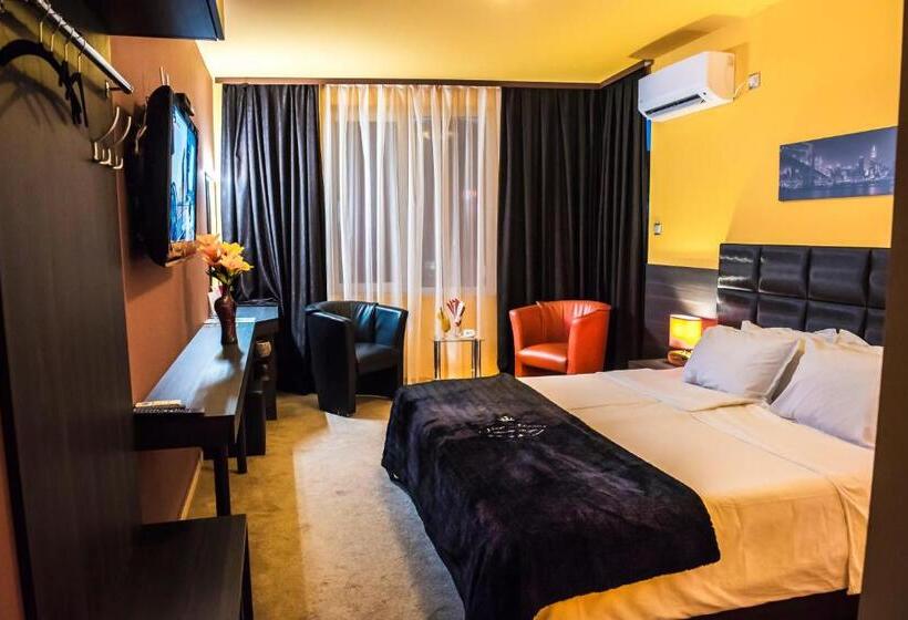 Номер Стандарт с Балконом, Central Guest Rooms