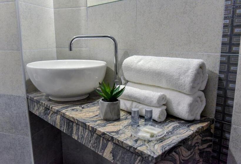 キングサイズベッドのスタンダードルーム, Central Guest Rooms