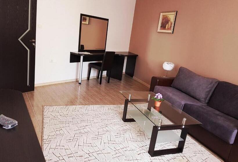 Апартаменты 1 Спальня с Террасой, Central Guest Rooms