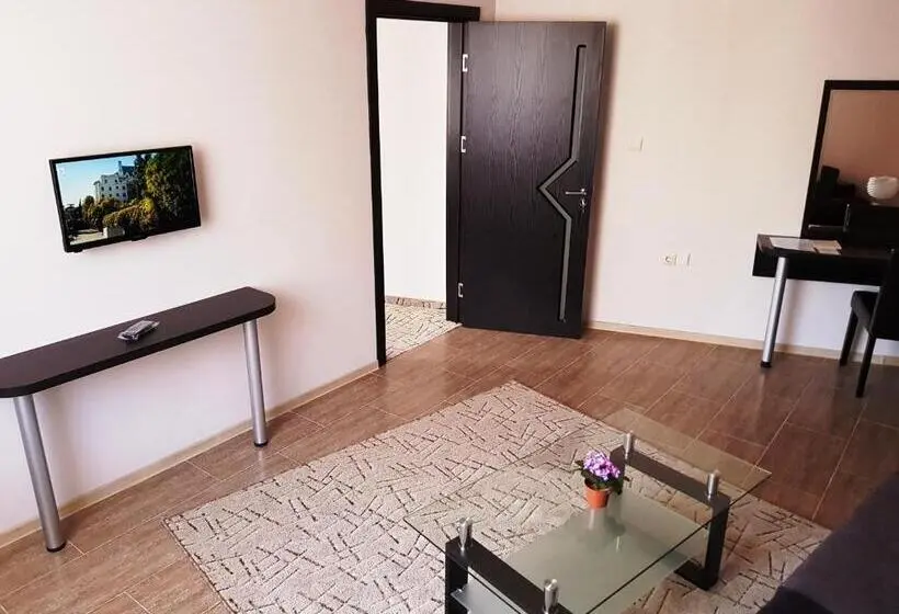 Huoneisto 1 Makuuhuone Terassi, Central Guest Rooms