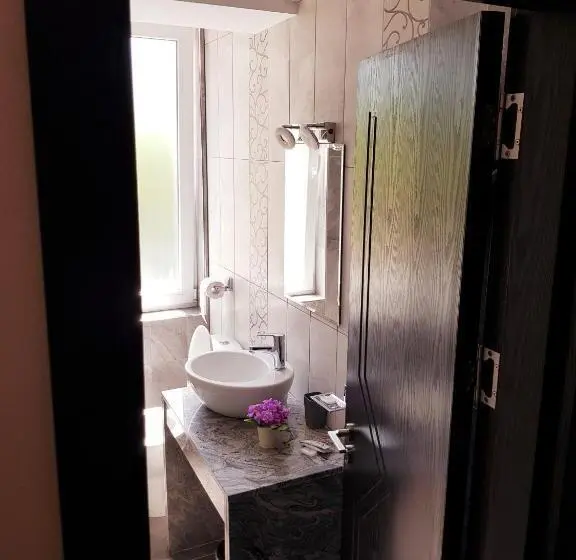 Huoneisto 1 Makuuhuone Terassi, Central Guest Rooms