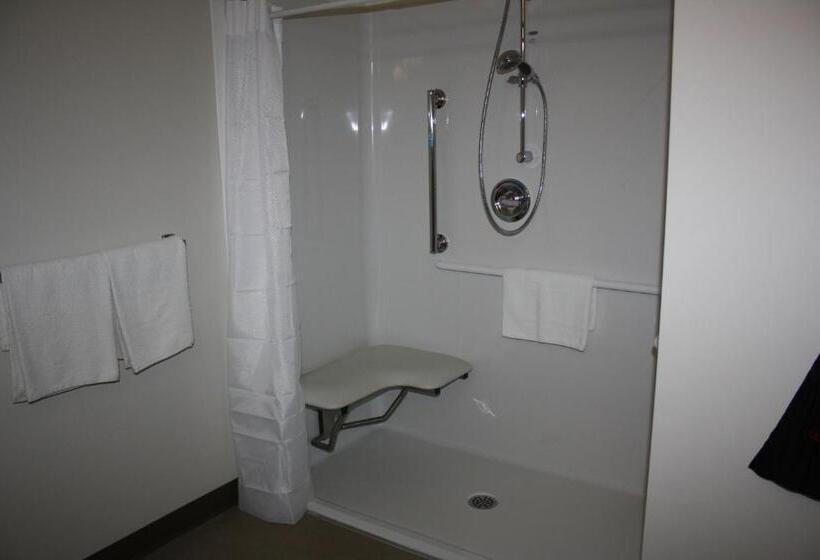 חדר סטנדרט מותאם לאדם עם מוגבלויות, Crossroads Inn & Suites