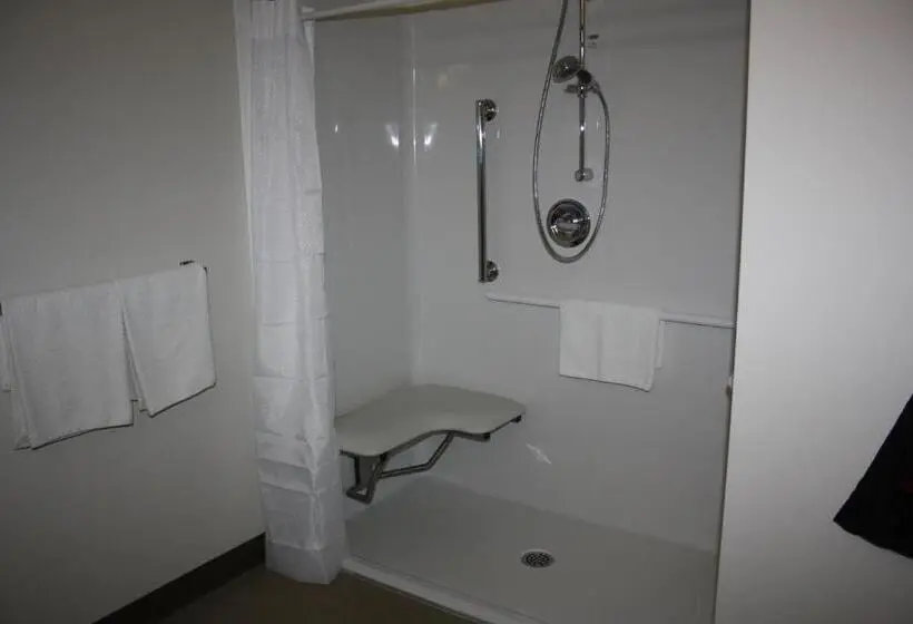 身障者適用スタンダードルーム, Crossroads Inn & Suites
