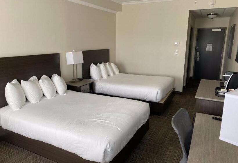 חדר סטנדרט שתי מיטות זוגיות, Crossroads Inn & Suites