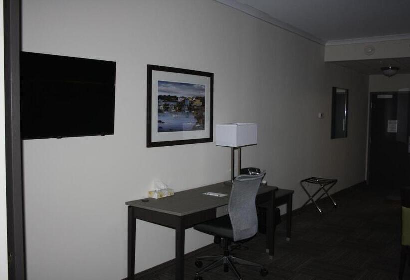 סוויטה, Crossroads Inn & Suites