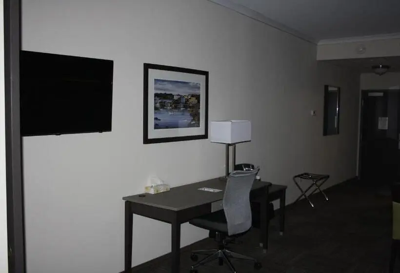 スイート, Crossroads Inn & Suites