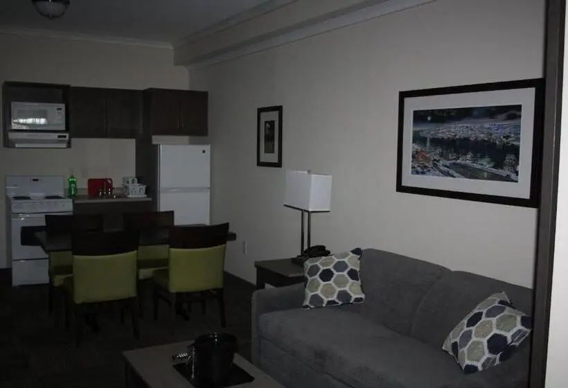 スイート, Crossroads Inn & Suites