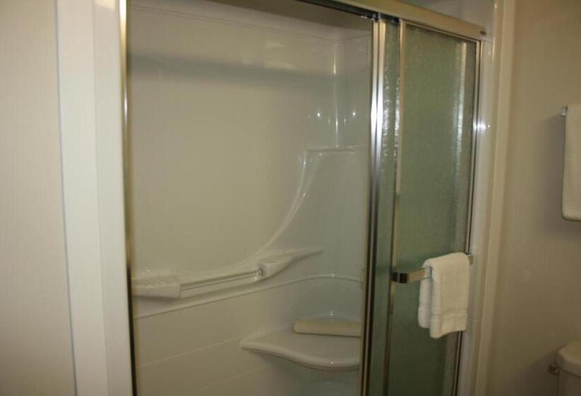 חדר סטנדרט עם מיטת קינג, Crossroads Inn & Suites