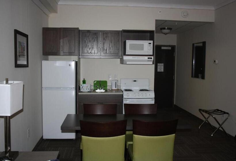 סוויטה עם ג'קוזי, Crossroads Inn & Suites