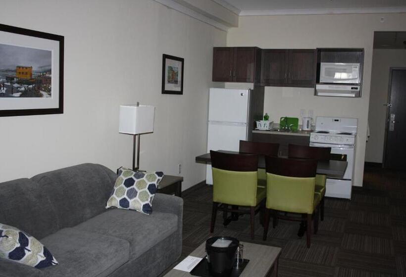 סוויטה עם ג'קוזי, Crossroads Inn & Suites