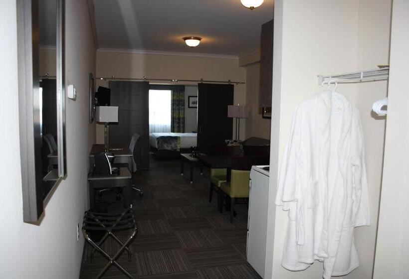 סוויטה עם ג'קוזי, Crossroads Inn & Suites