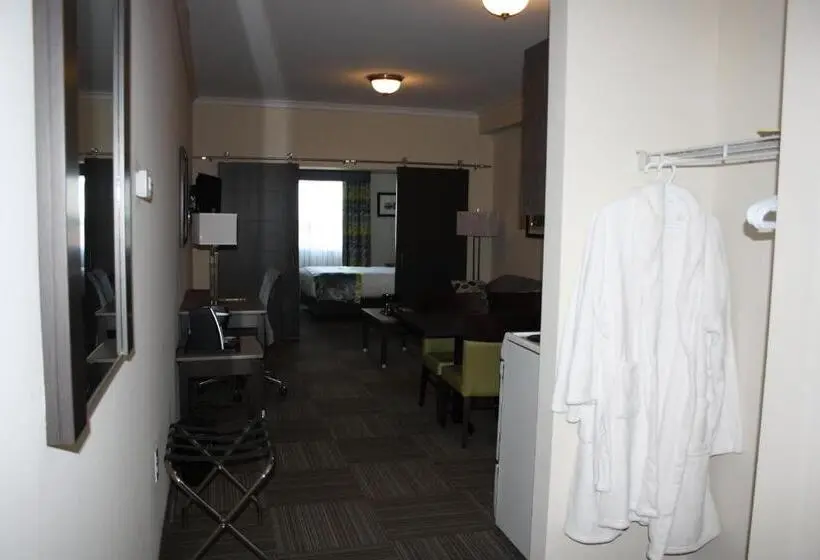 ハイドロマッサージバス付きスイート, Crossroads Inn & Suites