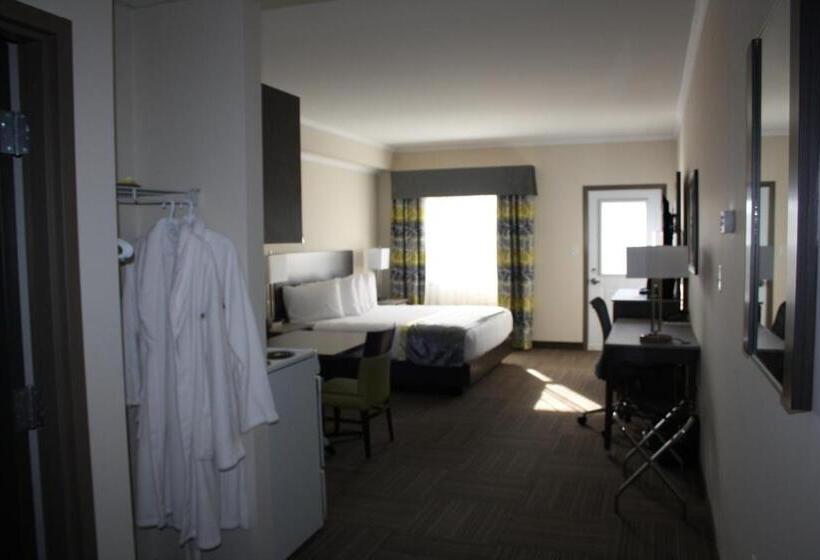 Люкс Кровать Кинг, Crossroads Inn & Suites