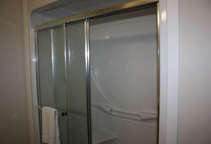 חדר סטנדרט שתי מיטות זוגיות, Crossroads Inn & Suites