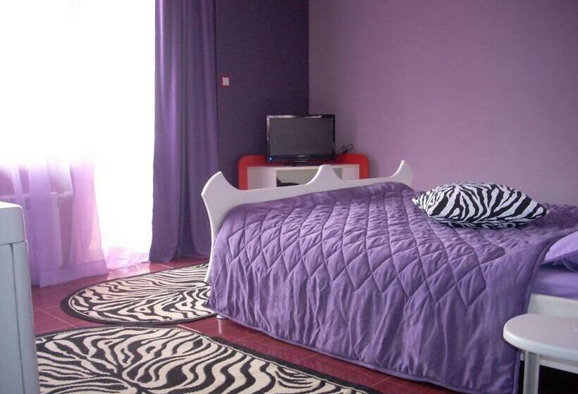 סוויטה עם ג'קוזי, Gelov