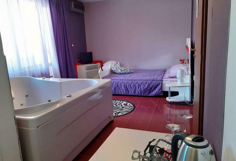 סוויטה עם ג'קוזי, Gelov