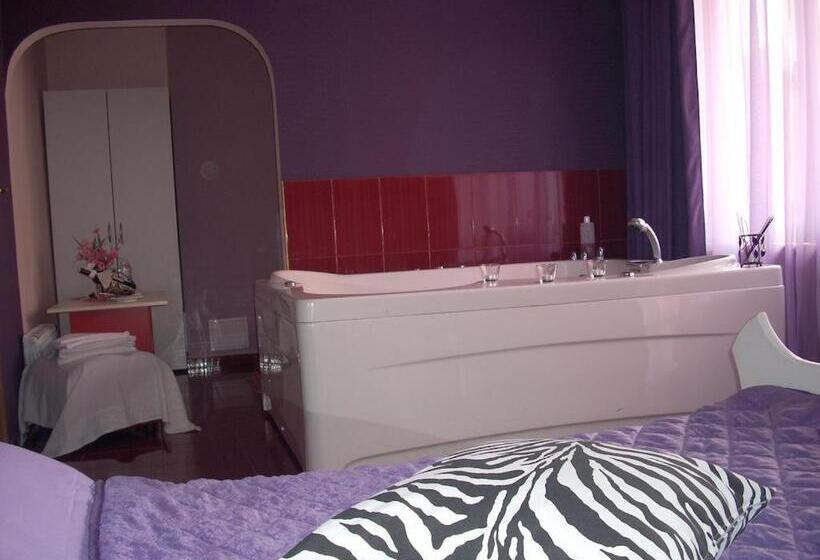 סוויטה עם ג'קוזי, Gelov