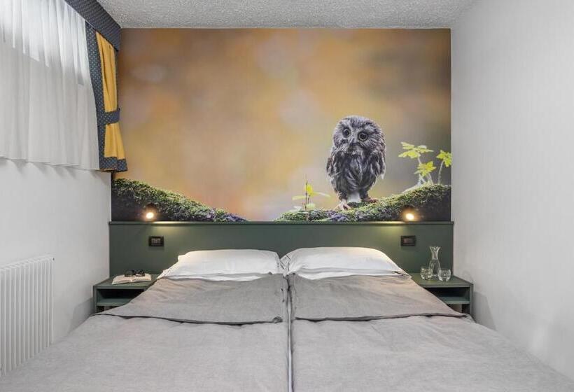 חדר אקונומי לשלושה, Pippo