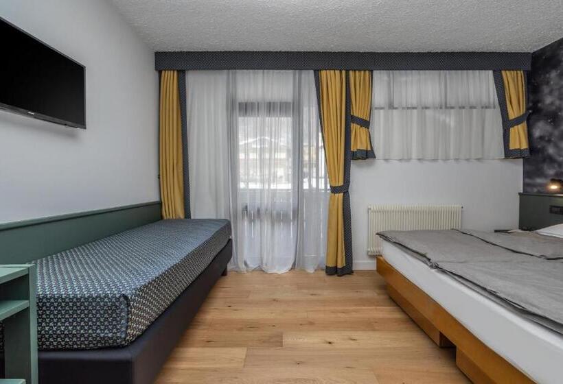 חדר אקונומי לשלושה, Pippo