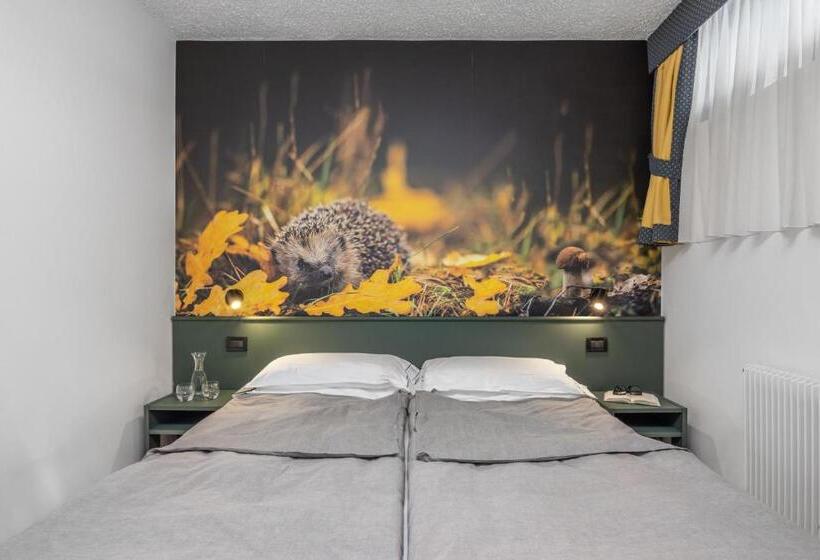 חדר אקונומי לשלושה, Pippo