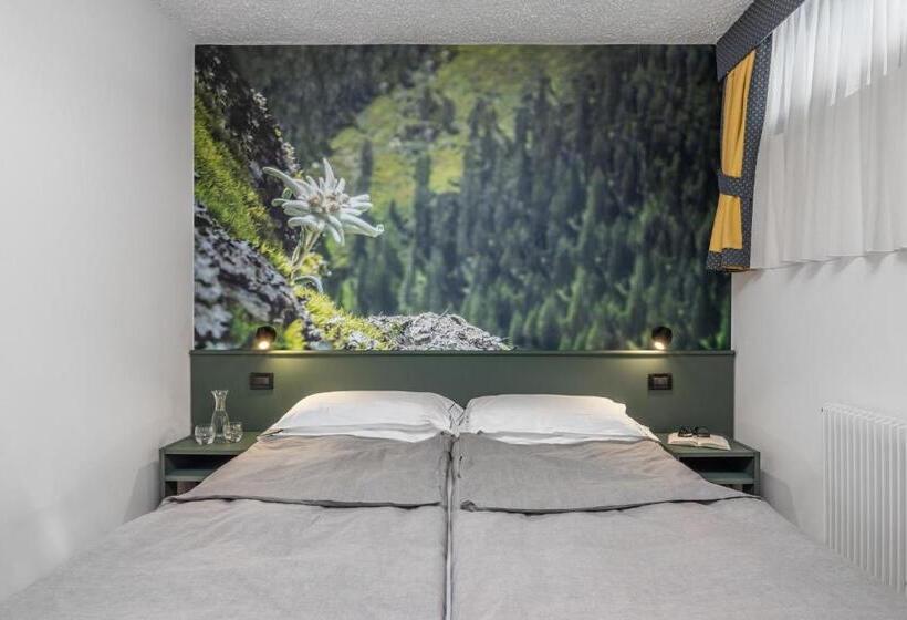 חדר אקונומי לשלושה, Pippo