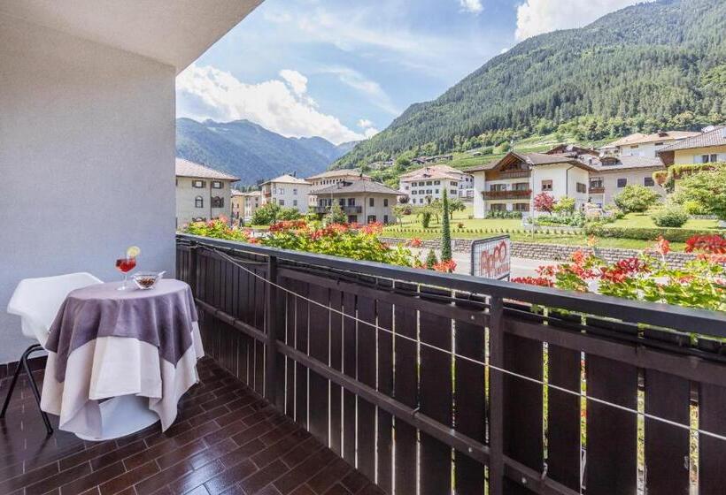 חדר אקונומי לשלושה, Pippo