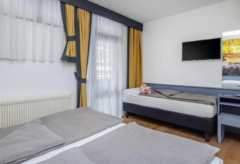 Economy Triple Room, Pippo