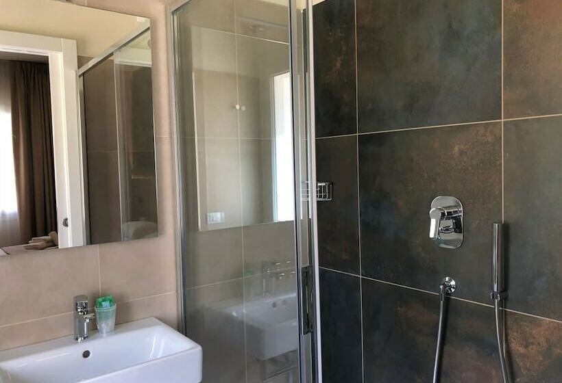 标准间带阳台, Suez