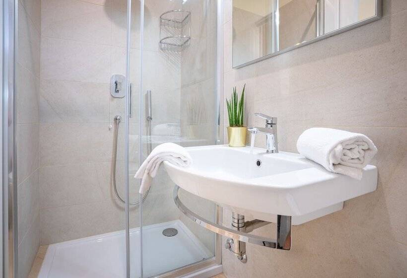 三人经典房间, Suez