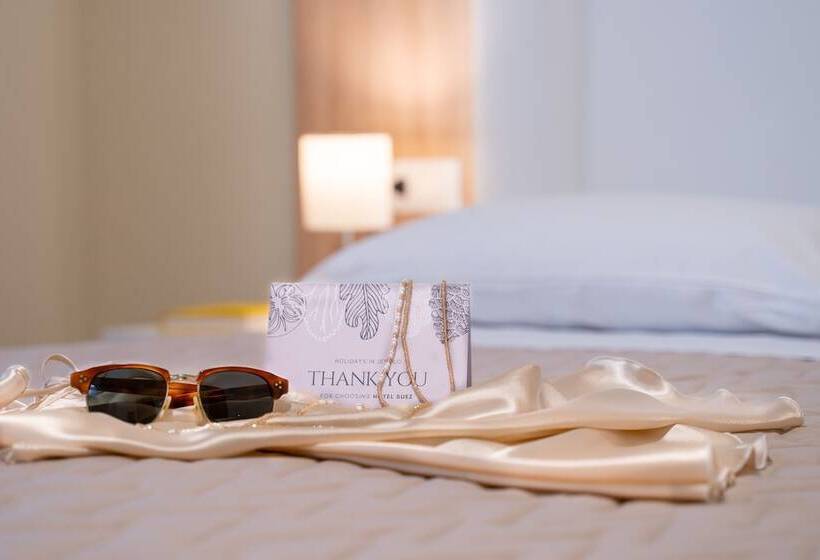 经典四人房间, Suez