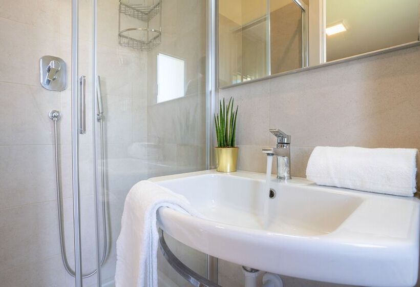 Chambre Quadruple Classique, Suez
