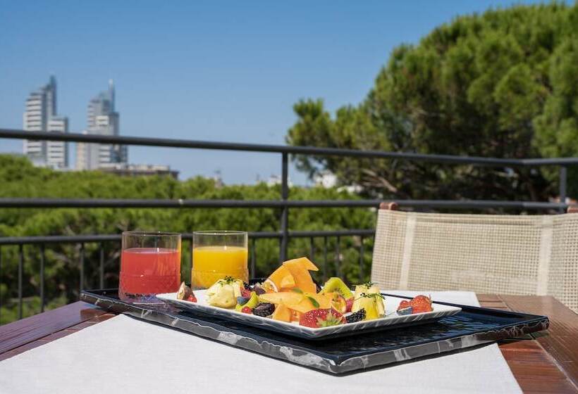 带阳台标准四人间, Suez