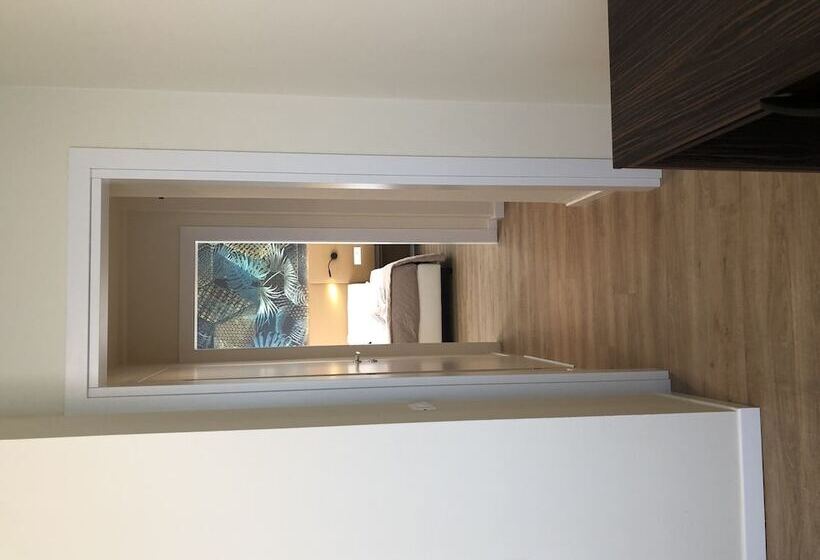 Chambre Quadruple Supérieure, Suez