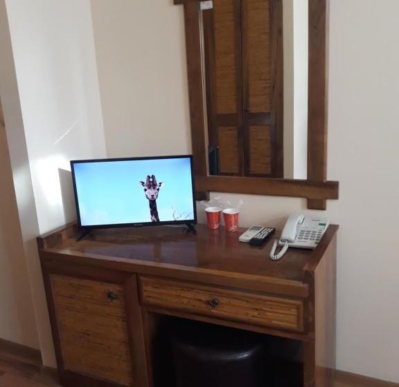 اتاق استاندارد با بالکن, Three Dolphins Hotel With Rooftop Terracе