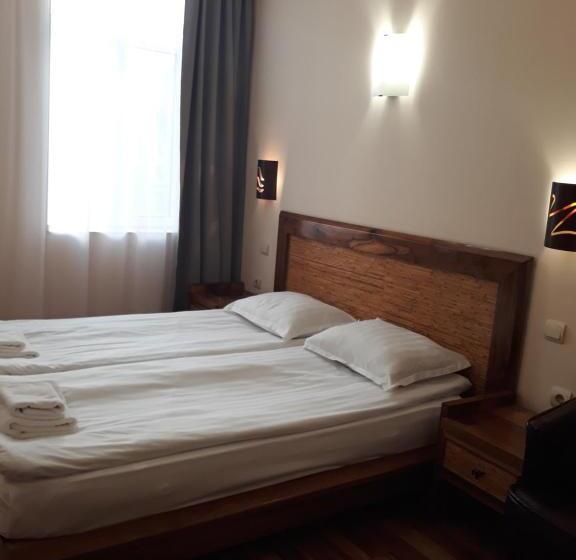 اتاق استاندارد با بالکن, Three Dolphins Hotel With Rooftop Terracе