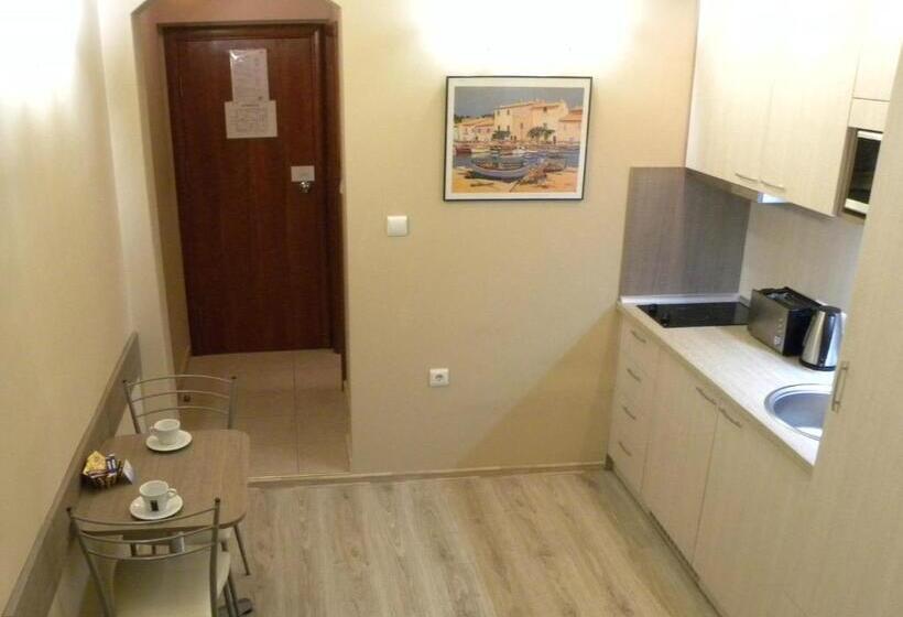 استودیوی لوکس, Three Dolphins Hotel With Rooftop Terracе