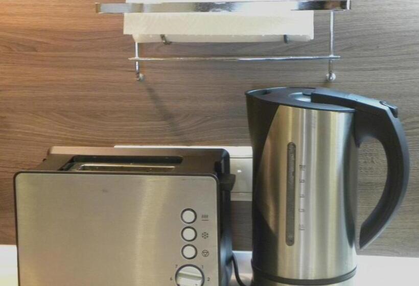 استودیو خانوادگی, Three Dolphins Hotel With Rooftop Terracе